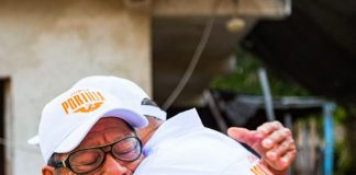 Emotiva participación de la gente con el candidato Jorge Portilla en Tulum
